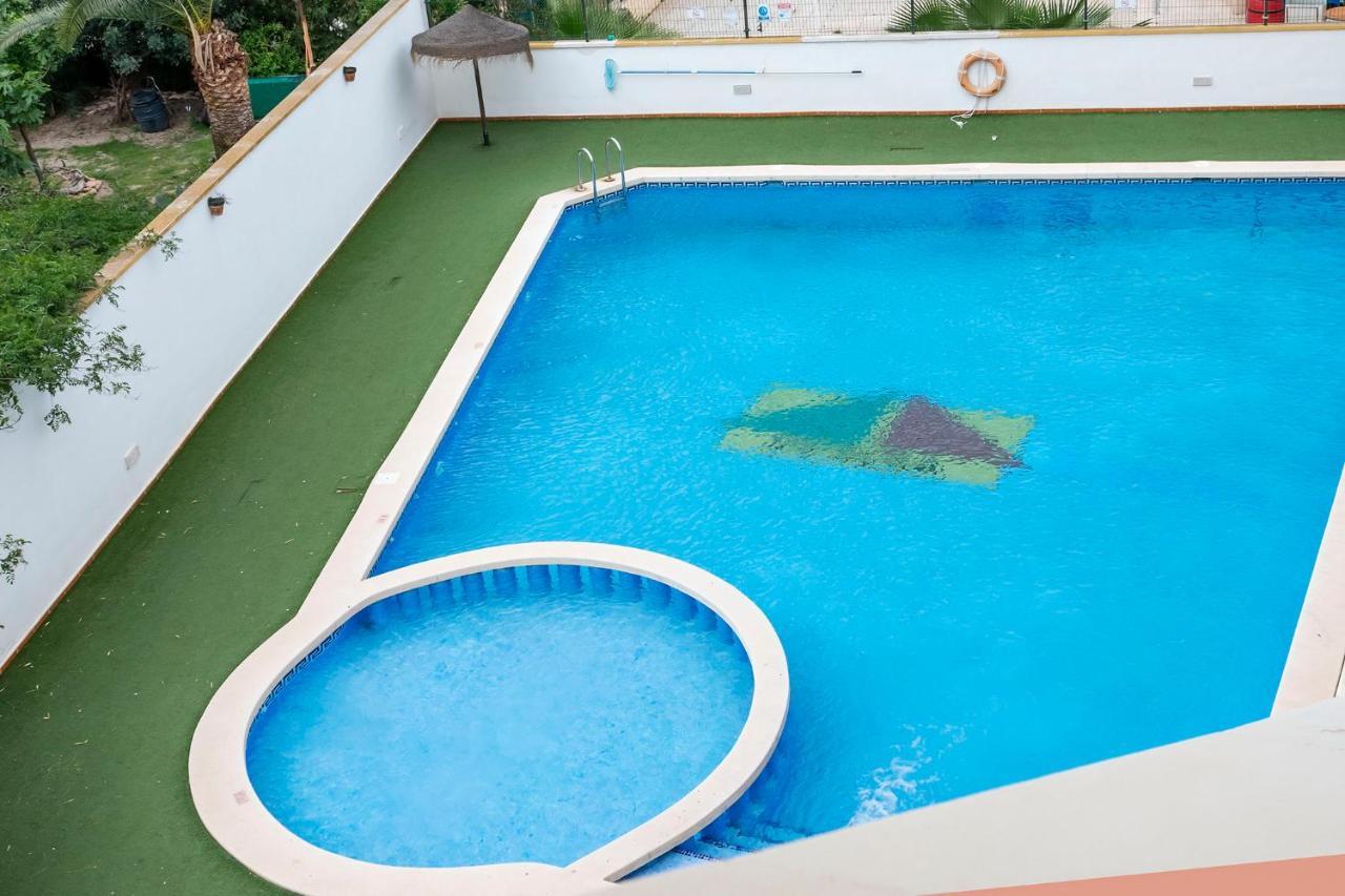 Atico Con Terraza-Solarium Y Piscina 4-6 Personas Wifi A/C Lägenhet Roda Exteriör bild