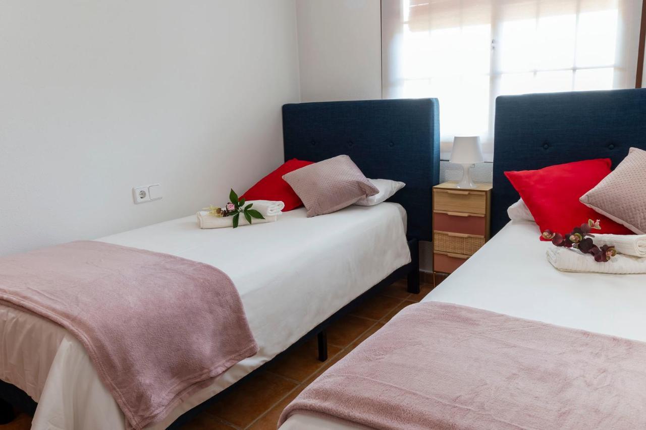 Atico Con Terraza-Solarium Y Piscina 4-6 Personas Wifi A/C Lägenhet Roda Exteriör bild